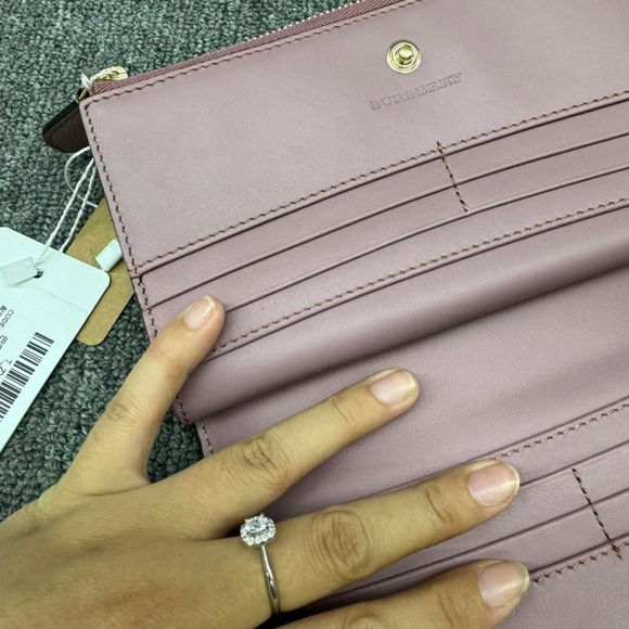 100% Authentic Burberry Leather Wallet - Picture 12 of 15